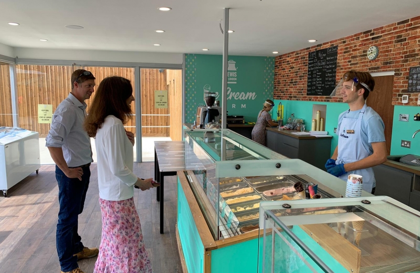 Villiers visits Lewis of London Ice Cream Farm