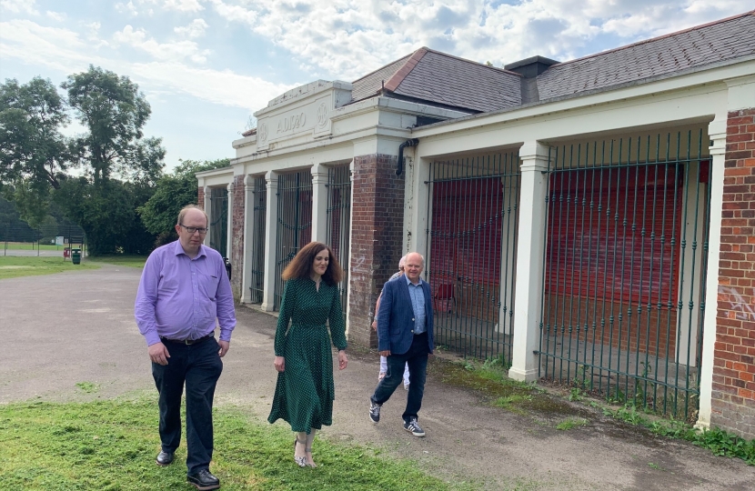 Theresa Villiers MP, Julian Teare, David Longstaff and Wendy Prentice visit Tudor Park