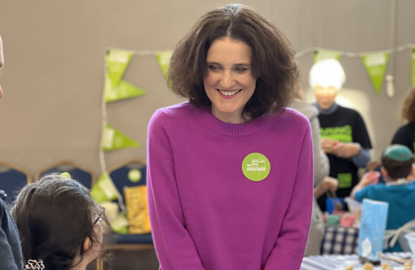 Theresa Villiers MP visits Woodside Park synagogue for Mitzvah Day