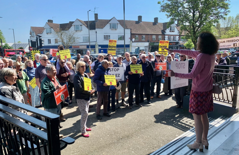 Theresa Villiers MP organises Ulez protest in New Barnet
