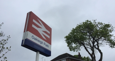 Oakleigh Park Station 