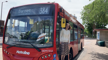 Theresa Villiers campaigns to restore the 384 bus route to streets in New Barnet