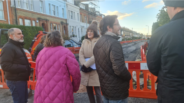 Theresa Villiers MP meets Salisbury Road residents to discuss roadworks