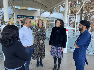 Theresa Villiers MP visits Barnet Hospital